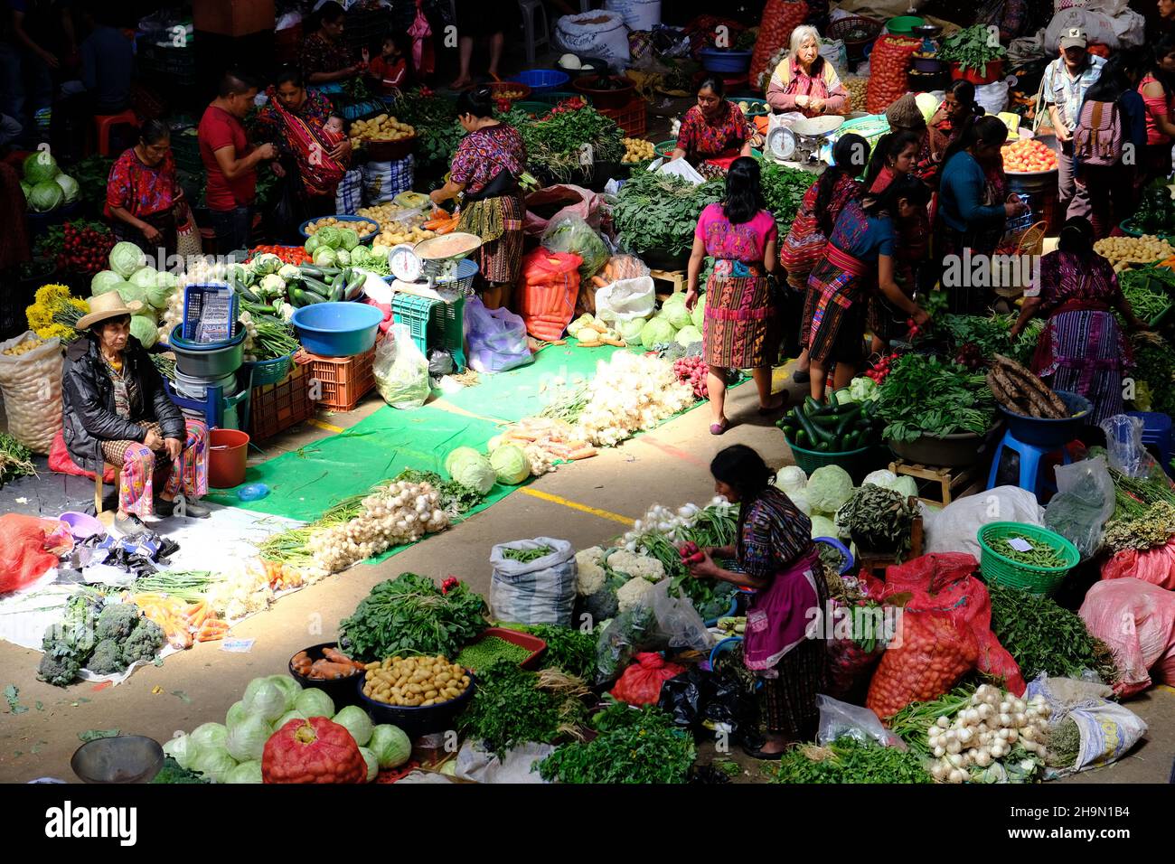 Guatemala Chichichastenango Plaza y Mercado - marché en plein air coloré - stands Banque D'Images