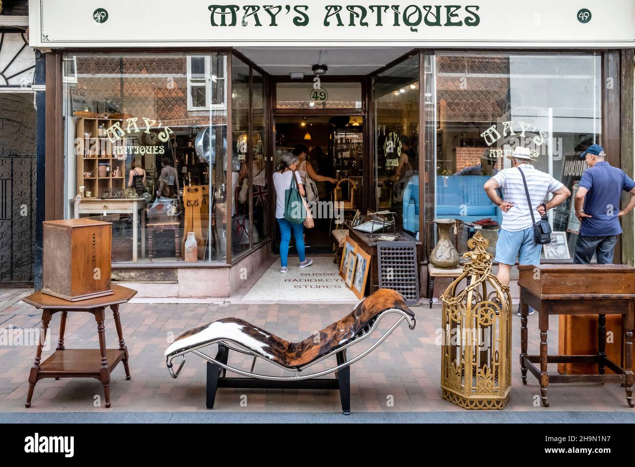 May’s Antique Shop, High Street, Lewes, Sussex, Royaume-Uni. Banque D'Images