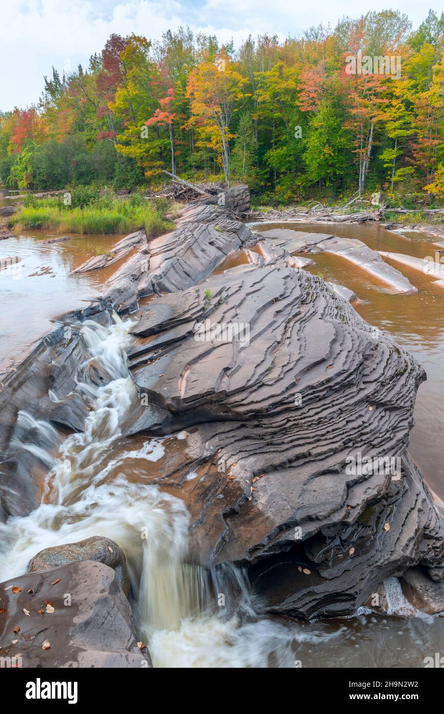Bonanza Falls, Big Iron River, près de Silver City, automne, Michigan,USA, par Dominique Braud/Dembinsky photo Assoc Banque D'Images