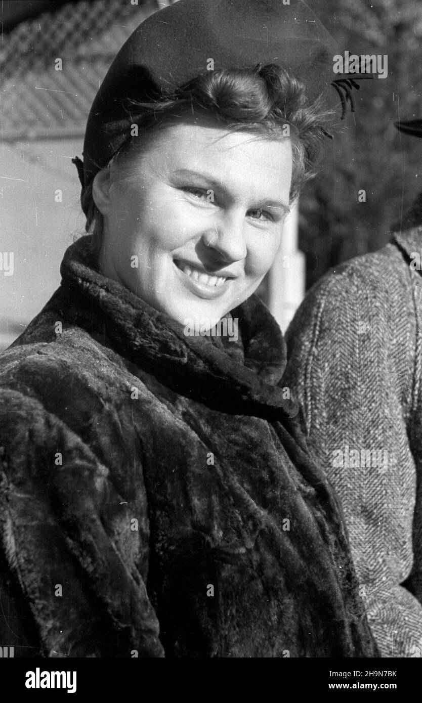 Polska, 1948-11.Wizyta radzieckich artystów Moskiewskiej Filharmonii Wielkiego Teatru.NZ. Pianistka Weronika Pietrowskaja. uu PAP Dok³adny dzieñ wydarzenia nieustalony.Pologne, novembre 1948.Visite d'artistes soviétiques de l'Orchestre Philharmonique de Moscou et du Grand Théâtre.Photo : pianiste Veronika Petrovskaya. uu PAP Banque D'Images