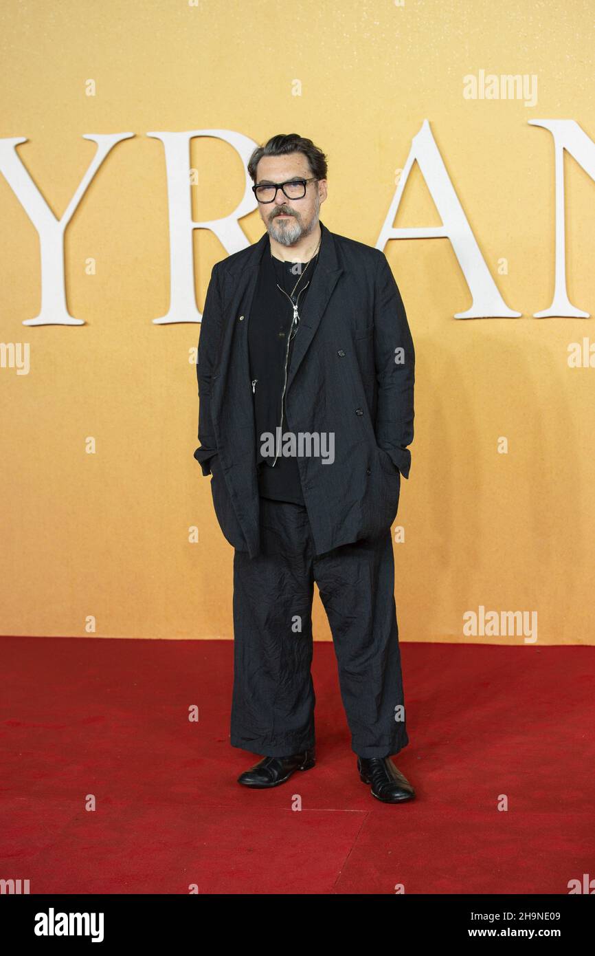 Londres, Royaume-Uni.07th décembre 2021.Le directeur Joe Wright participe à la première de 'Cyrano' au Royaume-Uni à Odeon Luxe Leicester Square à Londres.(Photo par Pietro Recchia/SOPA Images/Sipa USA) crédit: SIPA USA/Alay Live News Banque D'Images