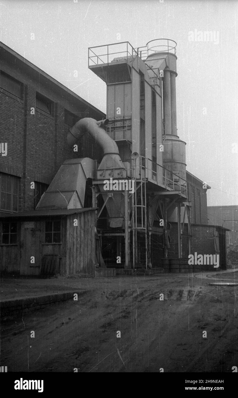 Poznañ, 1948-11.Fabryka Akumulatorów AFA pod zarz¹dem Pañstwowym (dawne zak³ady zbrojeniowe AFA-Werke III Rzeszy).NZ.Oddzia³ Huta, widok na budynek odlewni. uu PAP Dok³adny dzieñ wydarzenia nieustalony.Poznan, novembre 1948.L'usine d'accumulateurs gérée par l'État AFA (ancienne usine d'armement de Reich de 3rd AFA-Werke).Photo : la section des aciéries, le bâtiment de la fonderie. uu PAP Banque D'Images