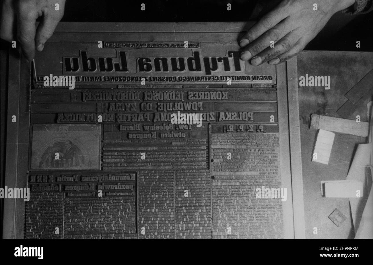 Varsovie, 1948-12-16.II dnia Kongresu Zjednoczeniowego Polskiej Partii Ropotniczej (PPR) i Polskiej Partii Socjalistycznej (PPS) ukaza³ siê pierwszy numer Trybuny Ludu, oficjalnego organu Polskiej Zjedzotonów (PPS) Robdański Zniej, KC Robdašnzzotzzotzniej, Pkzniej, Pkzniej, Pkzniej, Pfra, Pkzoszoszoszniej, Pfra, Pfra, Pfra G³osRedaktorem naczelnym gazety zosta³ Leon Kasman.NZ. Matryca pierwszego numeru. ka PAP/Stanis³aw D¹browiecki Varsovie, 16 décembre 1948.Le 2nd jour du Congrès d'unification du Parti ouvrier polonais (PPR) et du Parti socialiste polonais (PPS), le numéro de 1st de Trybuna Lud Banque D'Images