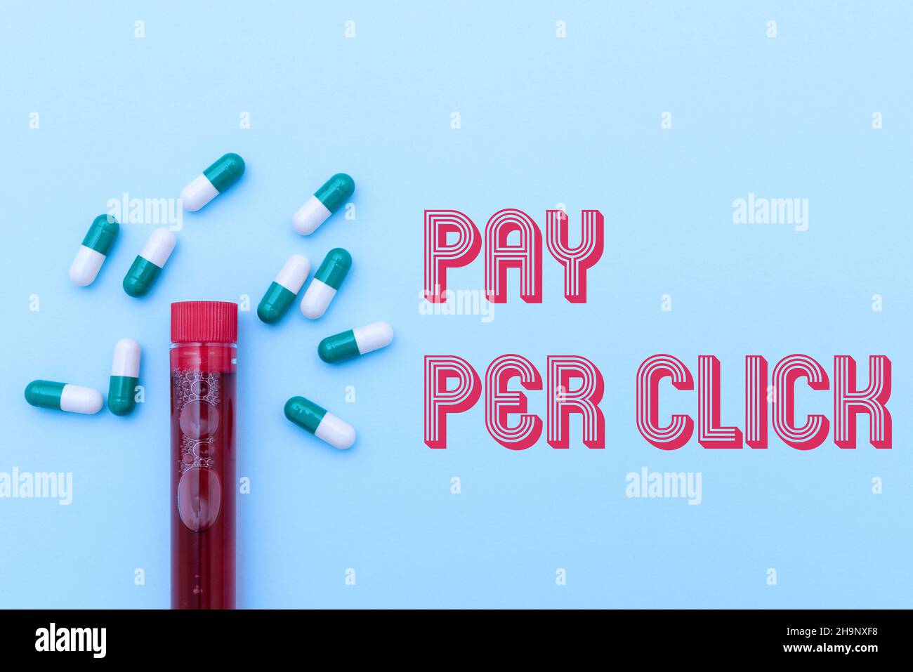 Affichage conceptuel paiement par clic.Concept Internet marketing Internet dans lequel le paiement est basé sur les clics prescrits médecine Vitamines et Banque D'Images