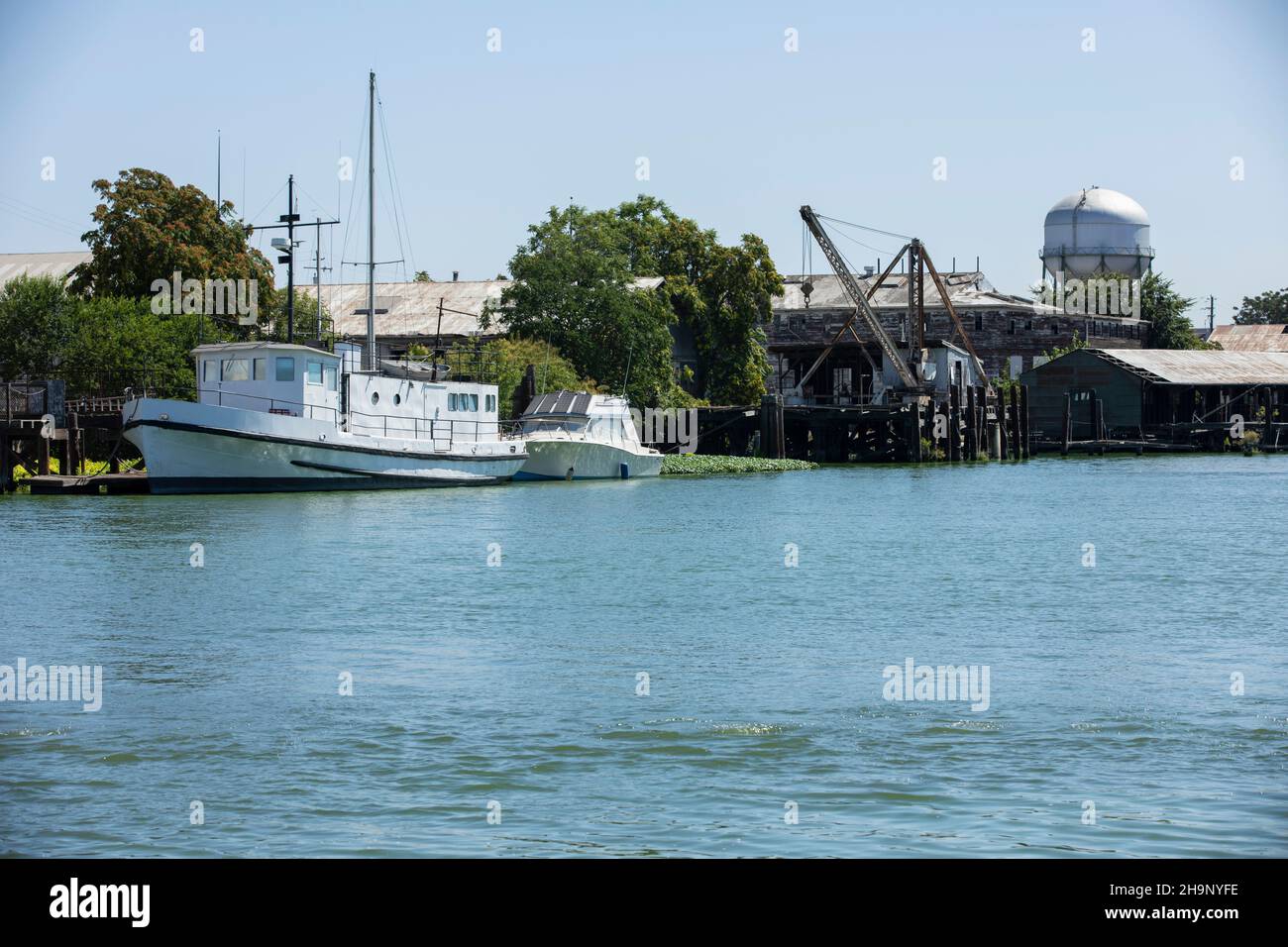 Vue de jour de la marina publique sur la rivière San Joaquin à Stockton, Californie, États-Unis. Banque D'Images