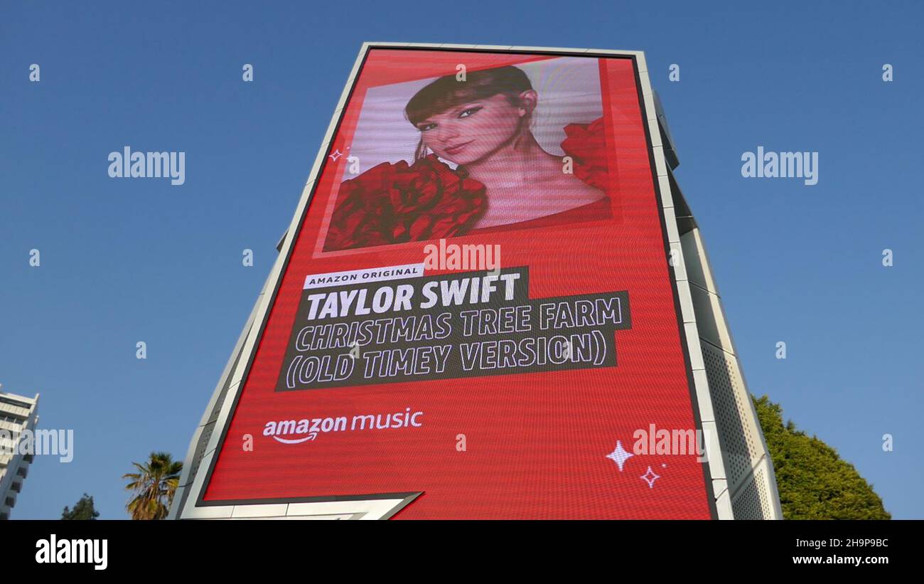 Los Angeles, Californie, États-Unis 4th décembre 2021 Une vue générale de l'atmosphère de Taylor Swift Billboard The Sunset Spectacular sur Sunset Blvd le 4 décembre 2021 à Los Angeles, Californie, États-Unis.Photo par Barry King/Alay stock photo Banque D'Images