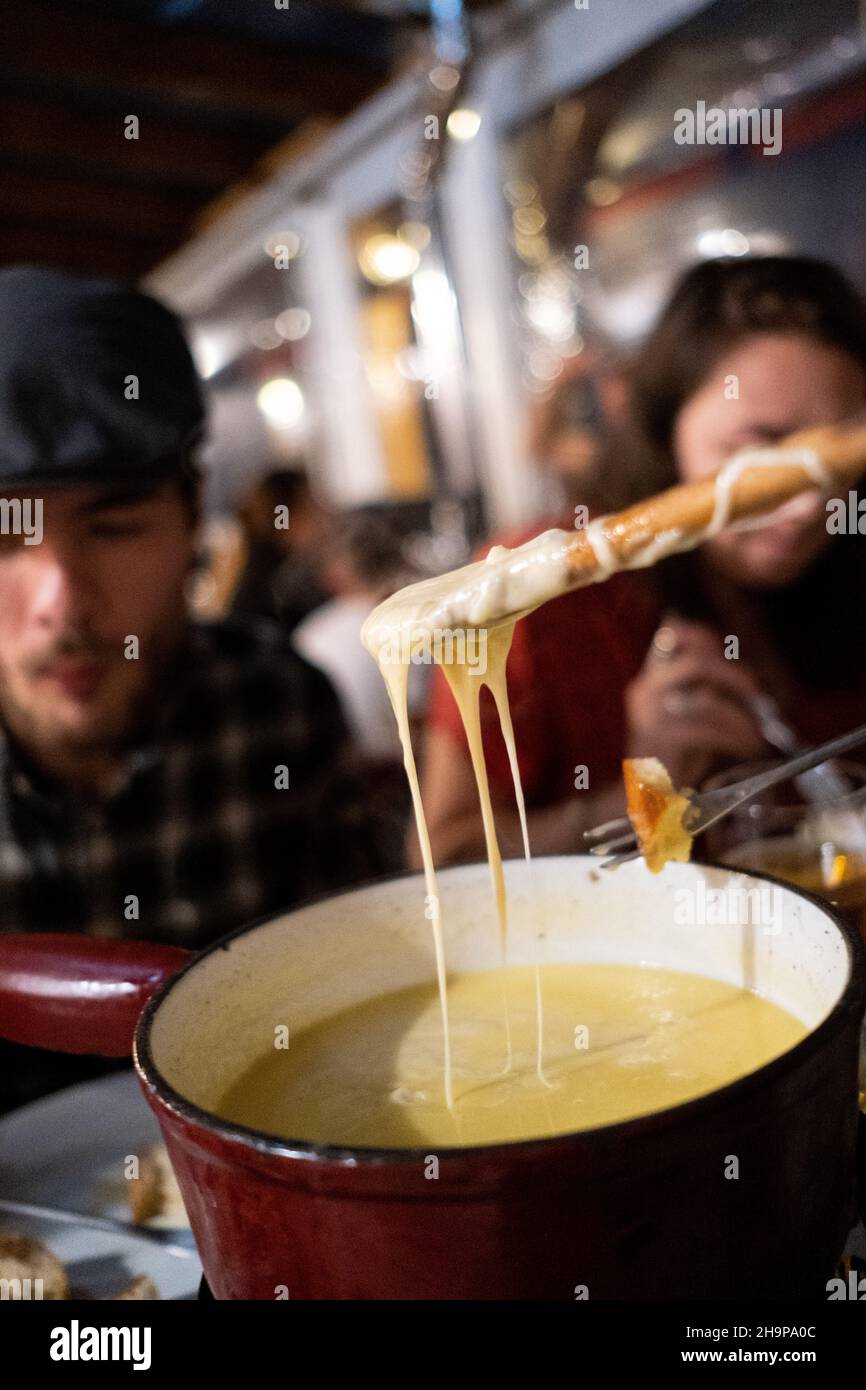 France, haute-Savoie, Annecy le 2020-08-13.Illustration de vacances d'un groupe de jeunes autour du lac d'Annecy en haute Savoie.Photograp Banque D'Images