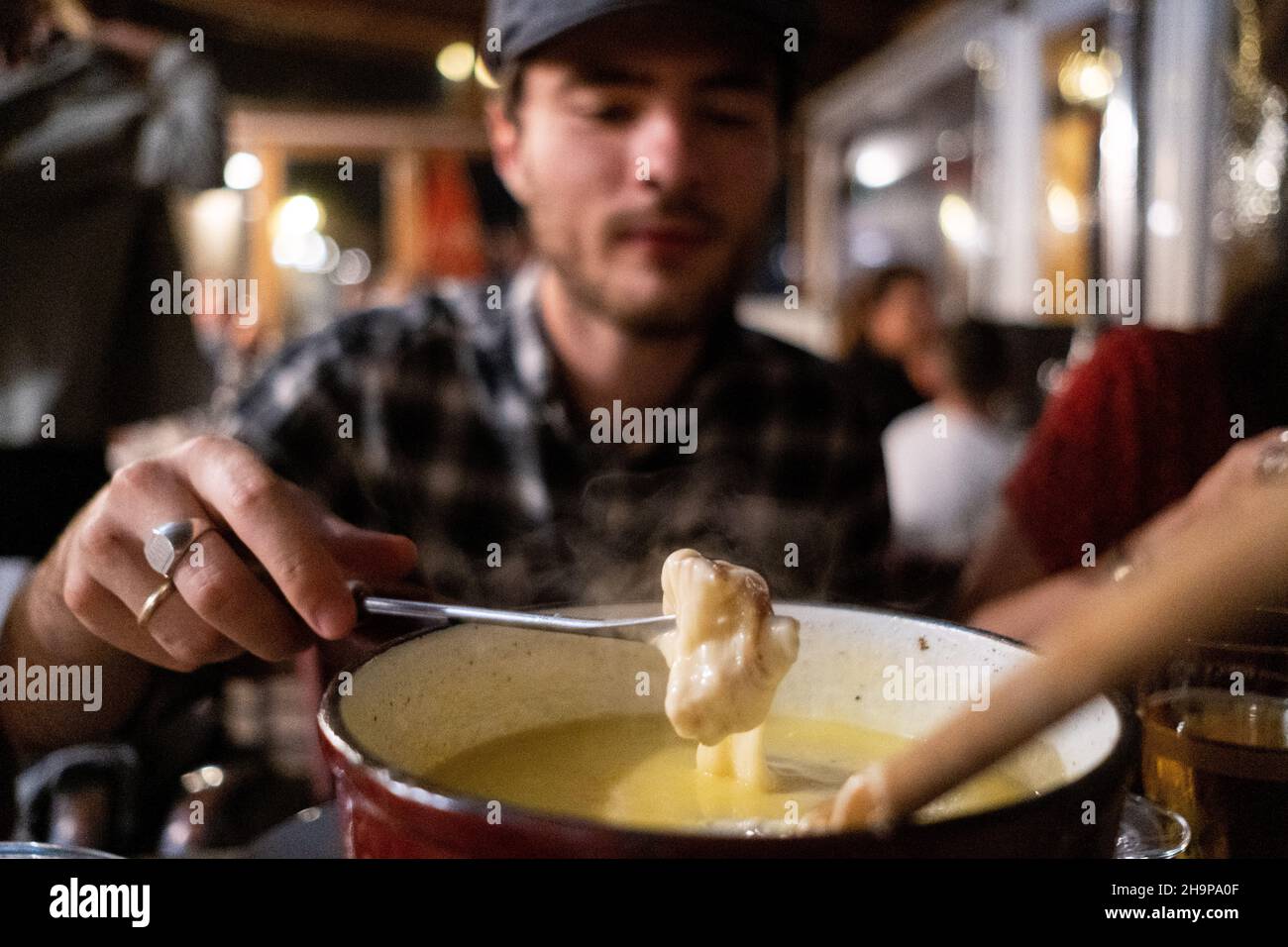 France, haute-Savoie, Annecy le 2020-08-13.Illustration de vacances d'un groupe de jeunes autour du lac d'Annecy en haute Savoie.Photograp Banque D'Images