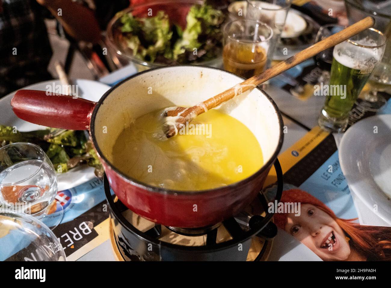 France, haute-Savoie, Annecy le 2020-08-13.Illustration de vacances d'un groupe de jeunes autour du lac d'Annecy en haute Savoie.Photograp Banque D'Images