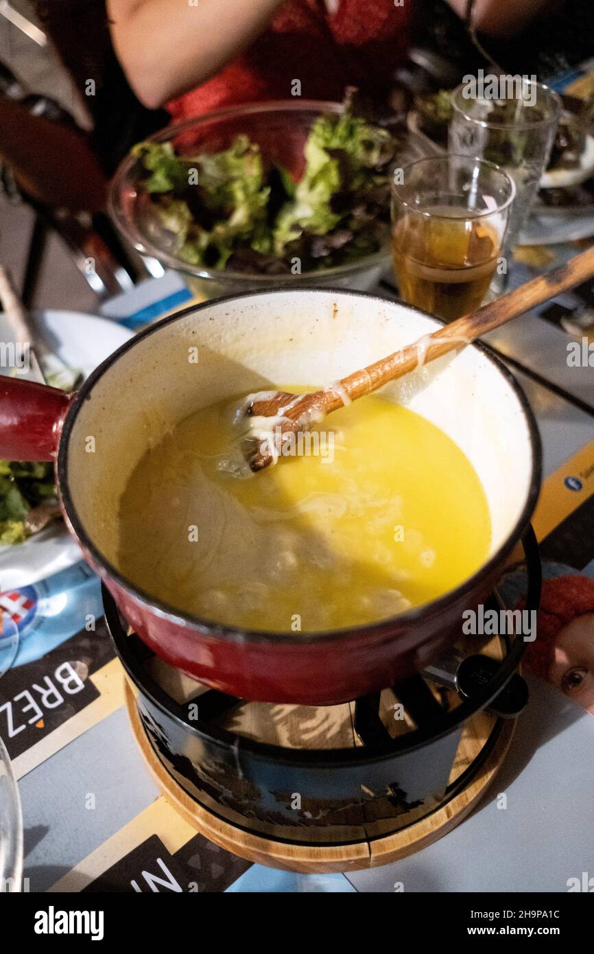 France, haute-Savoie, Annecy le 2020-08-13.Illustration de vacances d'un groupe de jeunes autour du lac d'Annecy en haute Savoie.Photograp Banque D'Images