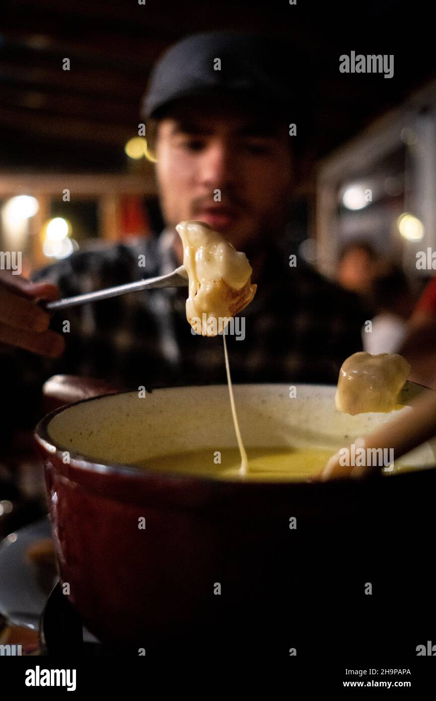France, haute-Savoie, Annecy le 2020-08-13.Illustration de vacances d'un groupe de jeunes autour du lac d'Annecy en haute Savoie.Photograp Banque D'Images