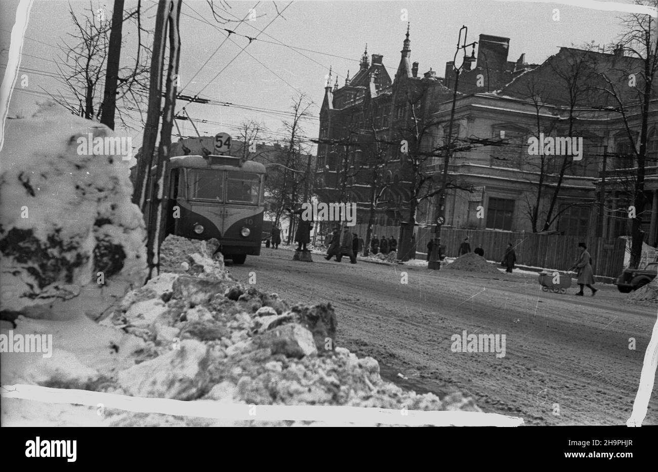 Varsovie, 1949-03.Aleja Stalina (Aleje Ujazdowskie).Dok³adny dzieñ wydarzenia nieustalony. bk PAPVarsovie, mars 1949.L'avenue Stalina (ancienne avenue Ujazdowskie). bk PAP Banque D'Images