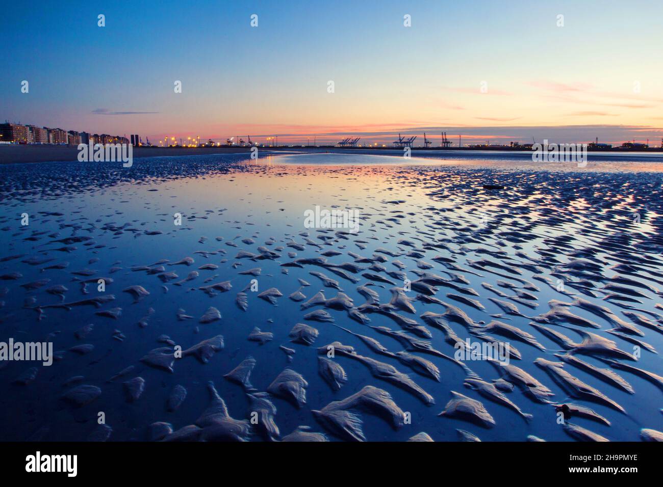 Coucher de soleil sur une plage en Belgique, Knokke Photo Stock - Alamy