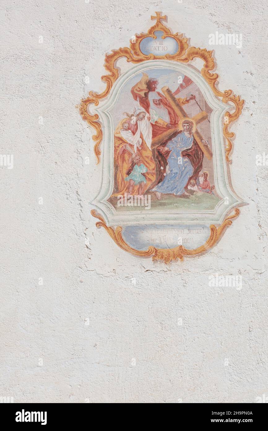 VAL GARDENA, ITALIE - 29 AOÛT 2019 : fresque de la petite église Saint-Giacomo de Val Gardena représentant un moment sur le chemin de la croix Banque D'Images
