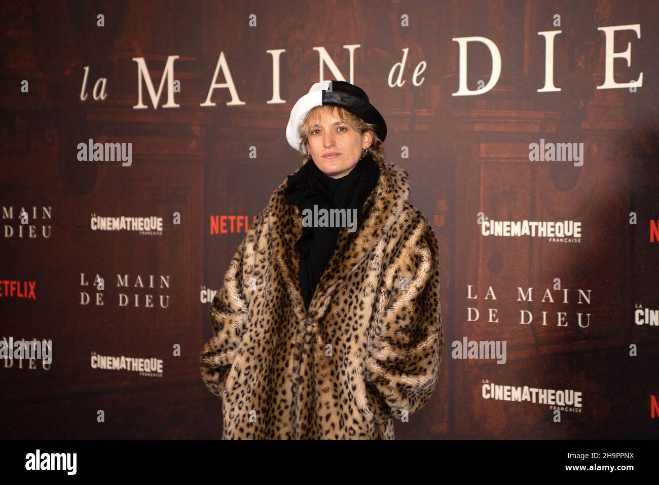 Paris, France, le 7 décembre 2021, rétrospective Netflix à la Cinémathèque française, actrice Agathe Rousselle, François Loock / Alay Banque D'Images