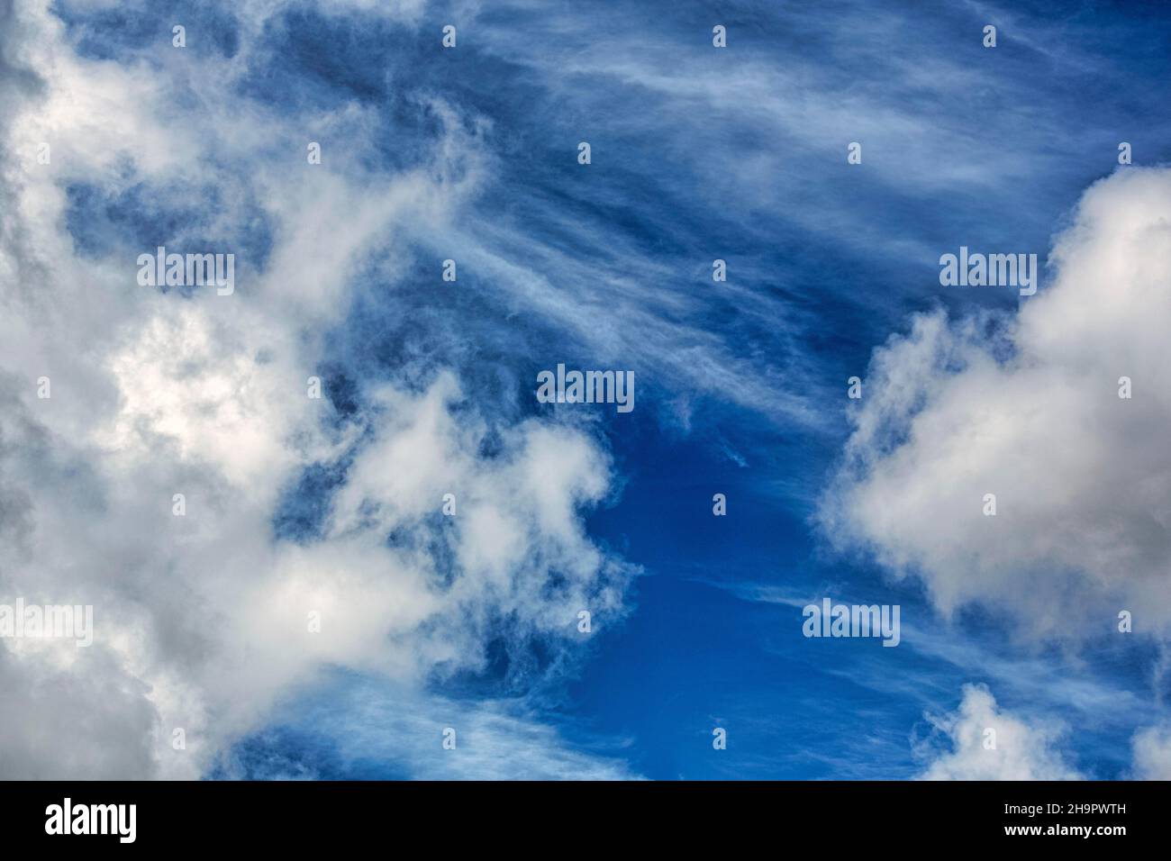 Ciel nuageux spectaculaire, beau temps, Clifden, Galway, Connemara,Irlande Banque D'Images