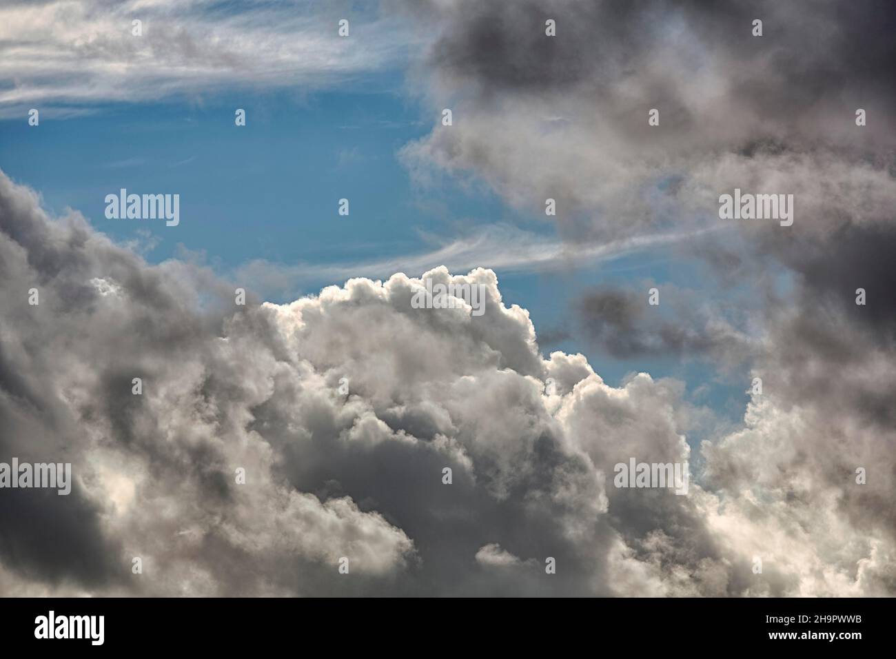 Ciel nuageux spectaculaire, Clifden, Galway, Connemara, Irlande Banque D'Images