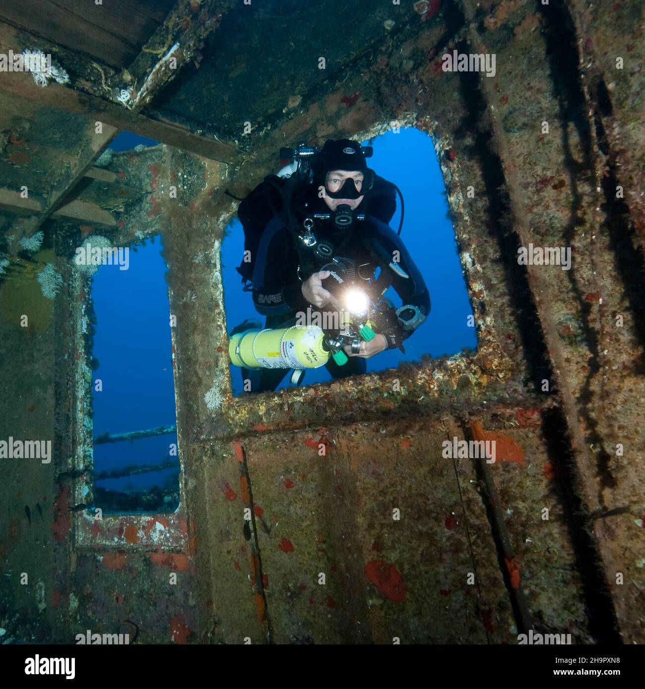 Vues plongeoir intérieur de l'épave dispose d'équipement spécial pour la plongée à gaz mixte, la plongée technique, la plongée profonde, la mer Méditerranée, Malte Banque D'Images