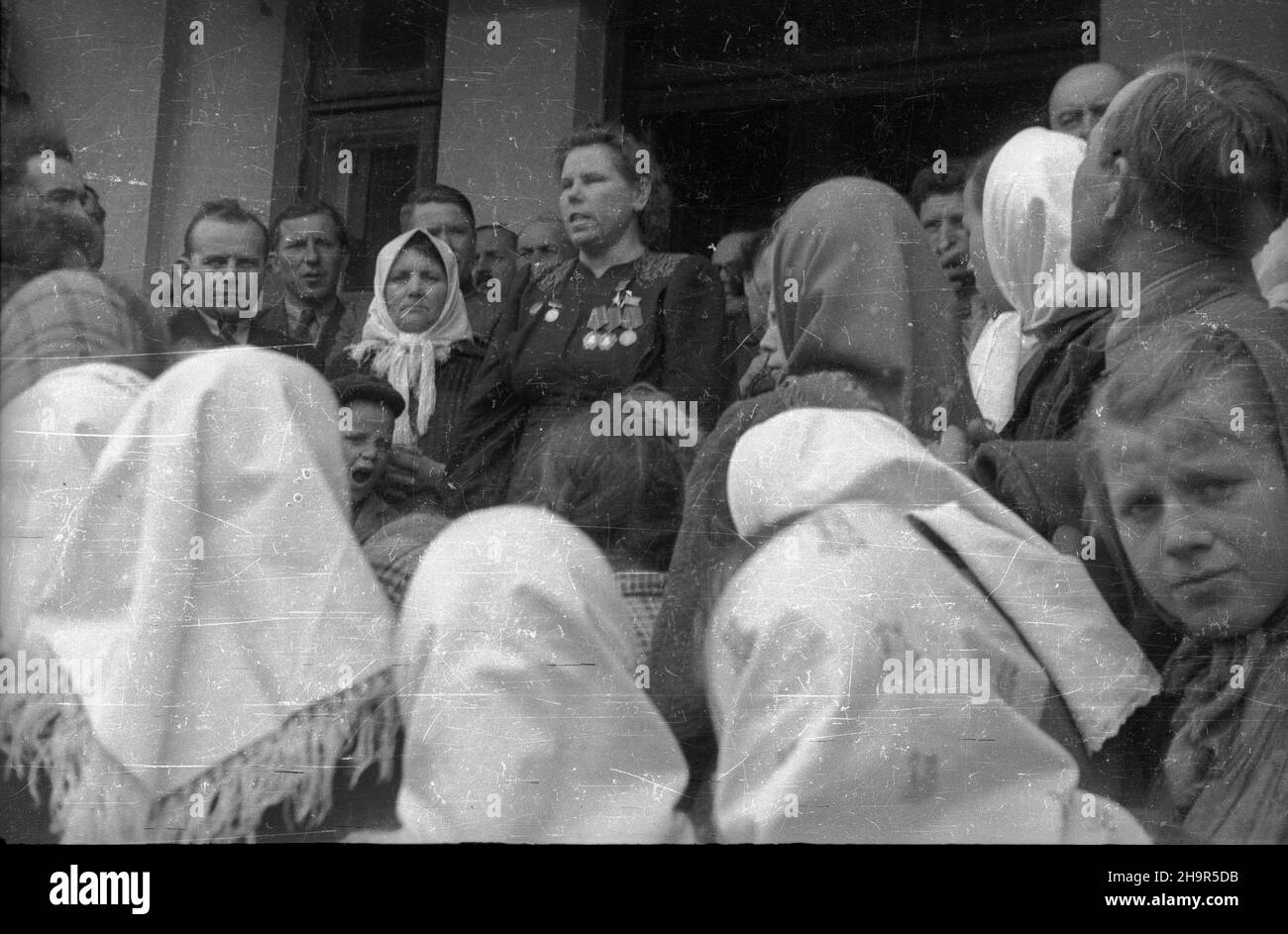 Wilkowice, 1949-04-07.W dniach 2-14 kwietnia przebywa³a W Polsce delegacja ko³choŸników radzieckich.NZ. Spotkanie z rolnikami polskimi.Przemawia ko³choŸnica z ko³chozu 12 paŸdziernik Praskowia Malinina. msa PAPWilkowice, 7 avril 1949.Une délégation de travailleurs agricoles collectifs soviétiques s'est rendue en Pologne du 2 au 14 avril.Photo : une réunion avec les agriculteurs polonais.Travailleur de la ferme collective d'octobre 12 Praskovia Malinina. msa PAP Banque D'Images