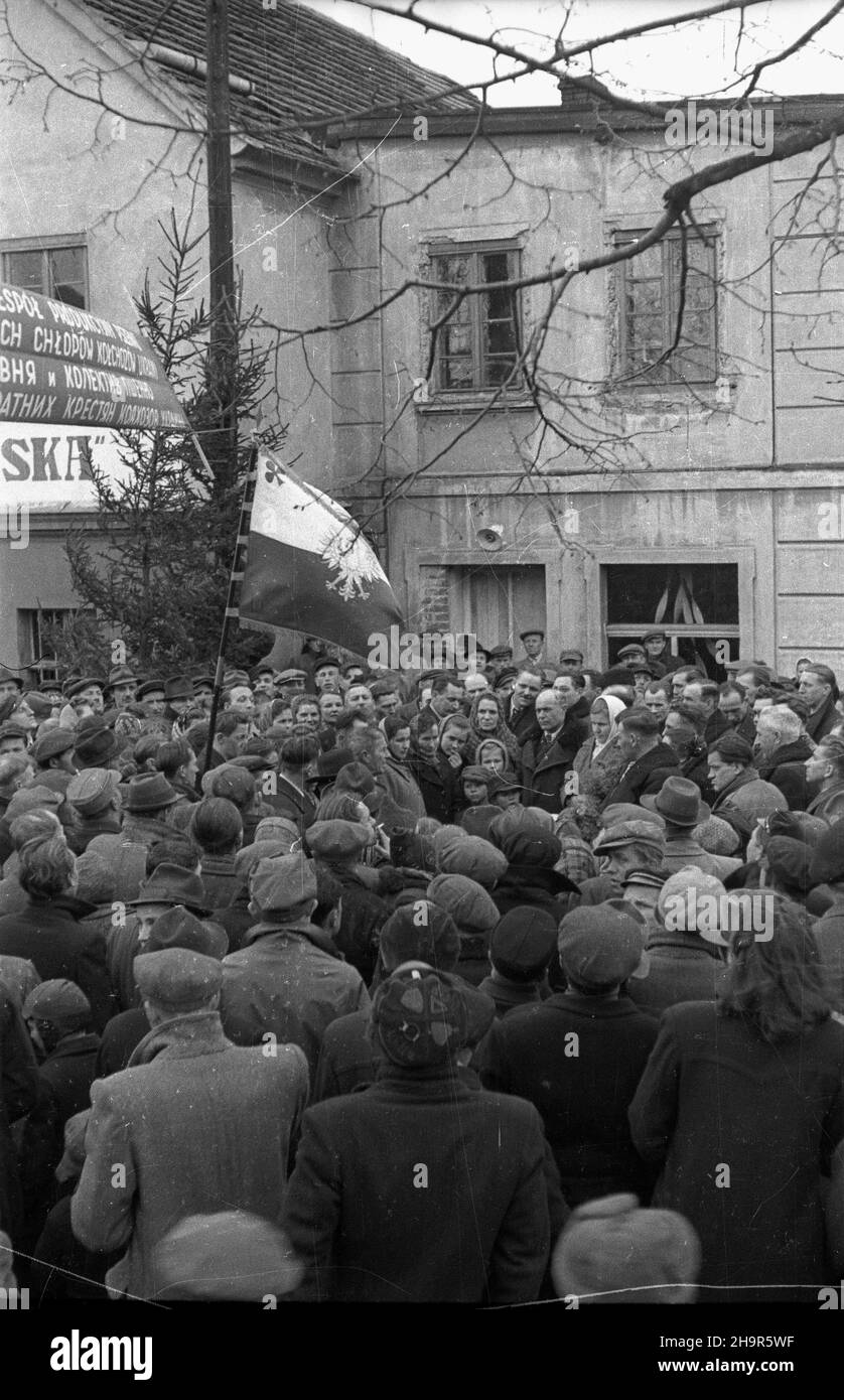 Pszenno, 1949-04-09.W dniach 2-14 kwietnia przebywa³a W Polsce delegacja ko³choŸników radzieckich.Œl¹sk Dolny.Wizyta W zespole produkcyjnym im. gen.Karola Œwierczewskiego. msa PAPPszenno, 9 avril 1949.Une délégation de travailleurs agricoles collectifs soviétiques s'est rendue en Pologne du 2 au 14 avril.La région de la Basse Silésie.Visite à l'usine de production du général Karol Swierczewski. msa PAP Banque D'Images