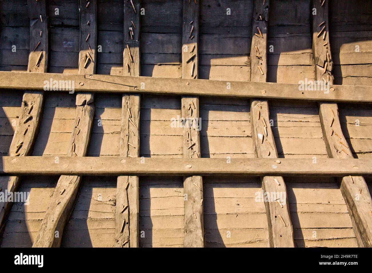 Réplique de bateaux anciens avec construction traditionnelle, clous en bois, ancien port al-Baliid, site classé au patrimoine mondial de l'UNESCO, Salalah, Salalah, Dhofar Banque D'Images