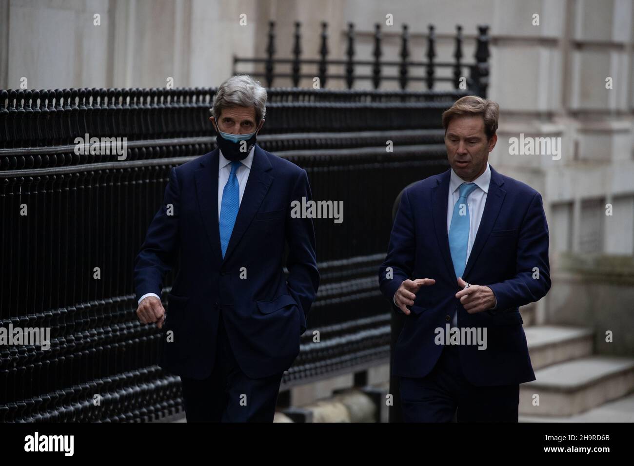 LONDRES, ROYAUME-UNI 8TH DÉCEMBRE 2021.John Kerry l'envoyé présidentiel spécial des États-Unis pour la visite climatique numéro 10 Downing Street crédit: Lucy North/Alay Live News Banque D'Images