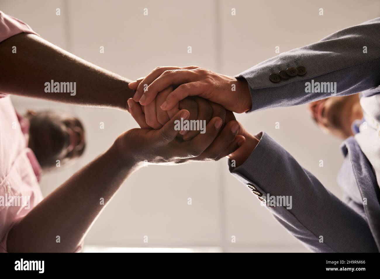 Entre les gens d'affaires, il s'agit d'un symbole d'amitié et de joint venture Banque D'Images