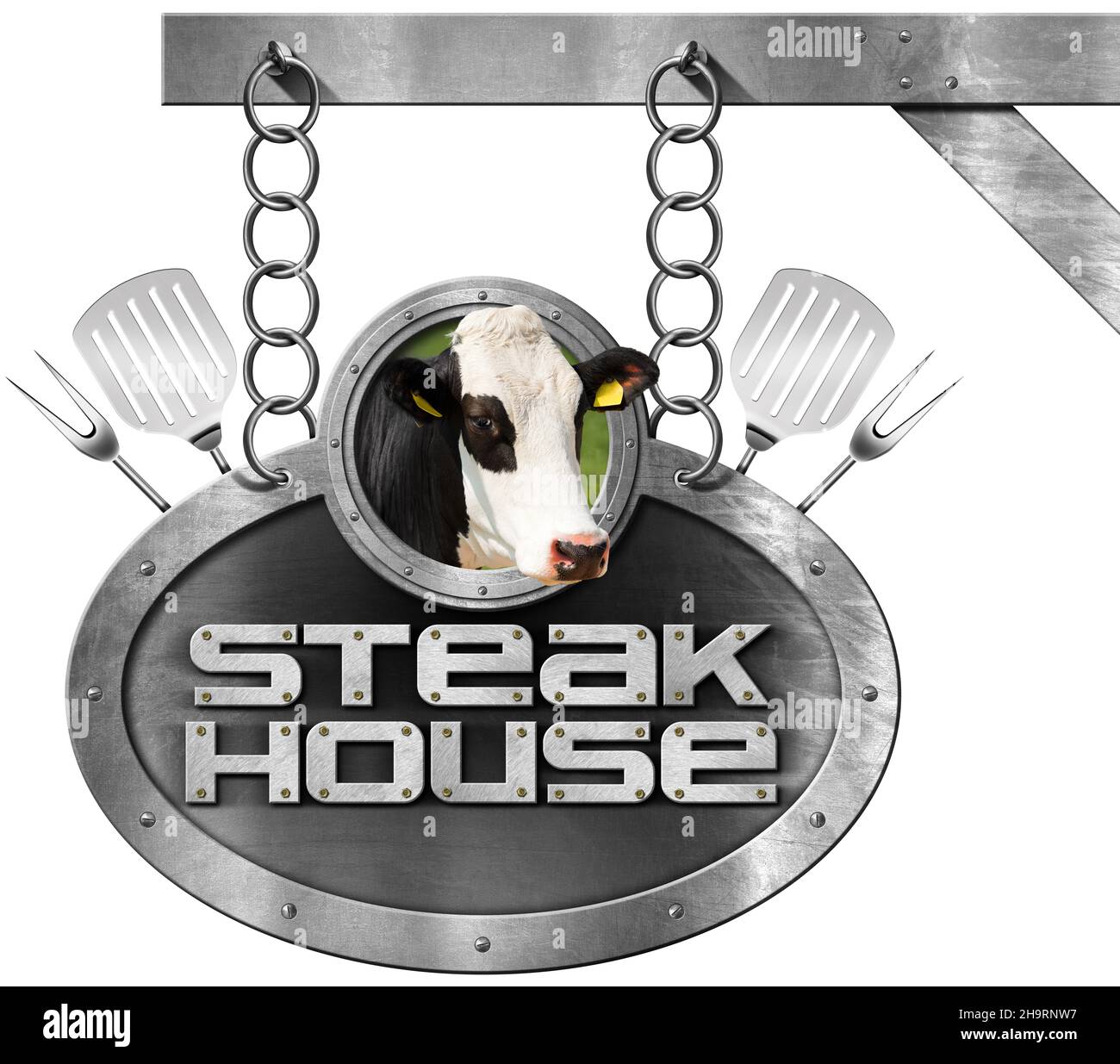 Panneau métallique avec texte Steak House, tête de vache, spatules et fourchettes.Suspendu à une chaîne métallique et isolé sur fond blanc. Banque D'Images