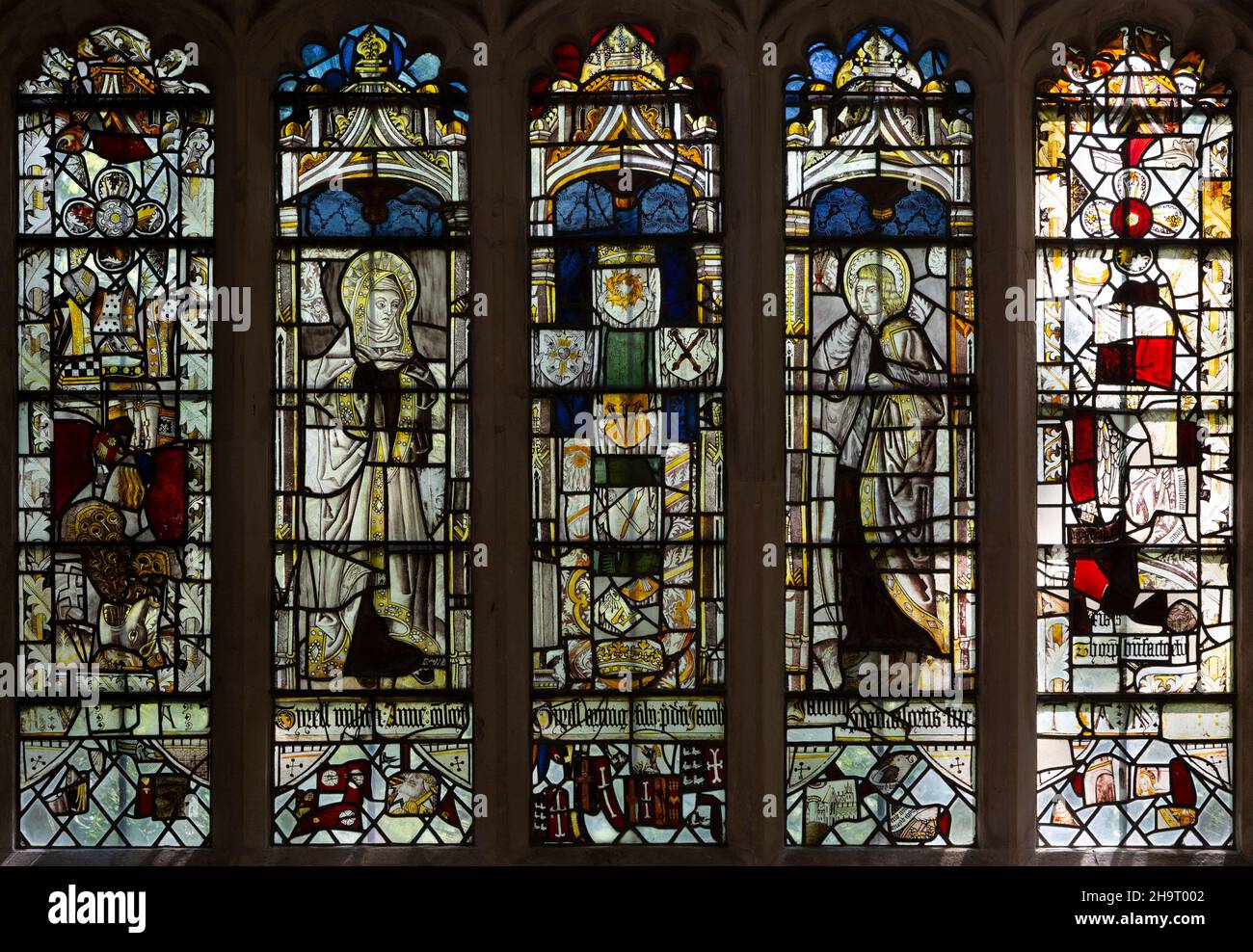 Chapelle Saint Nicholas, Gipping, Suffolk, Angleterre, Royaume-Uni vitrail médiéval de la fenêtre est Vierge Marie et Saint Jean le baptiste pleure Banque D'Images