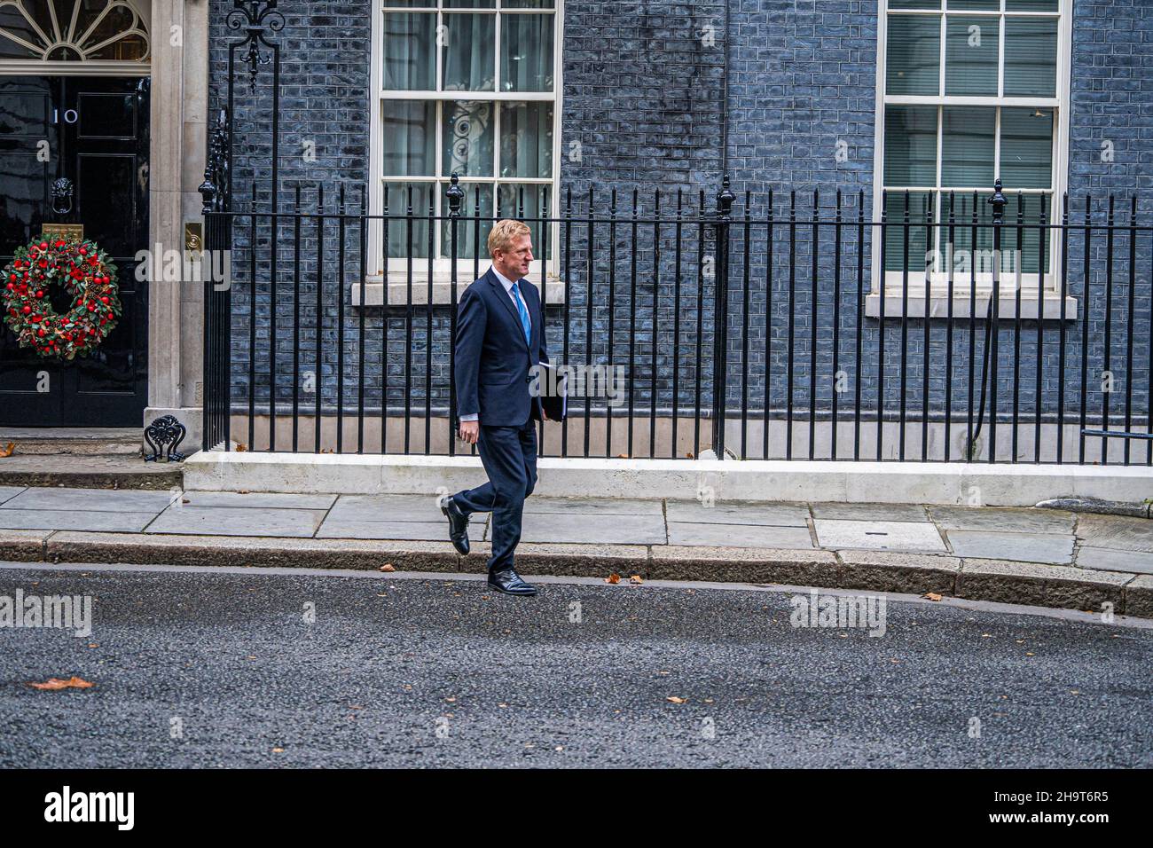 WESTMINSTER LONDRES, ROYAUME-UNI.8 décembre 2021.Oliver Dowden Ministre sans portefeuille et député de Hertsmere quitte le 10 Downing Street.Credit: amer ghazzal / Alamy Live News Banque D'Images