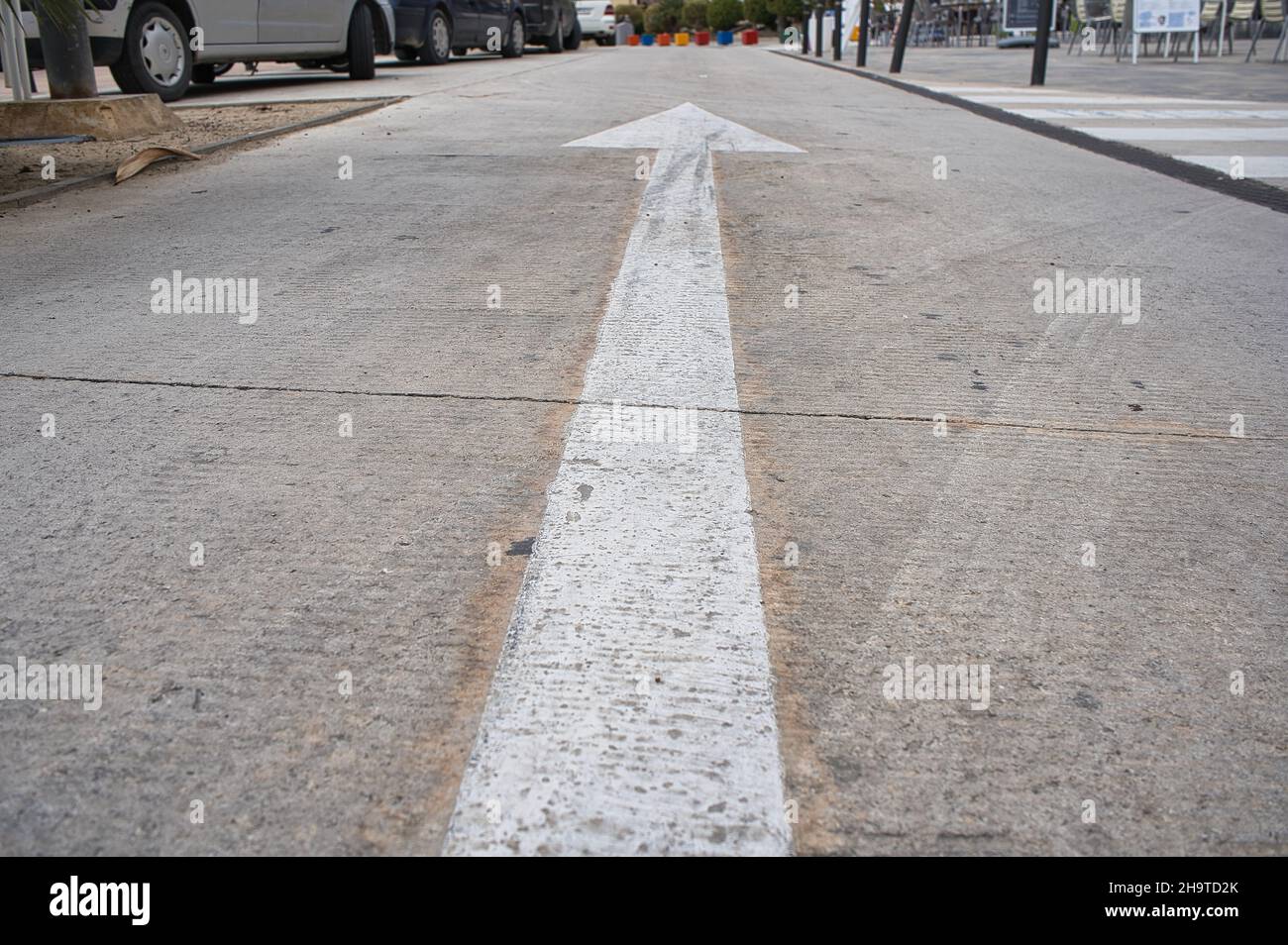 flèche sur la rue, panneau de signalisation, vue Banque D'Images