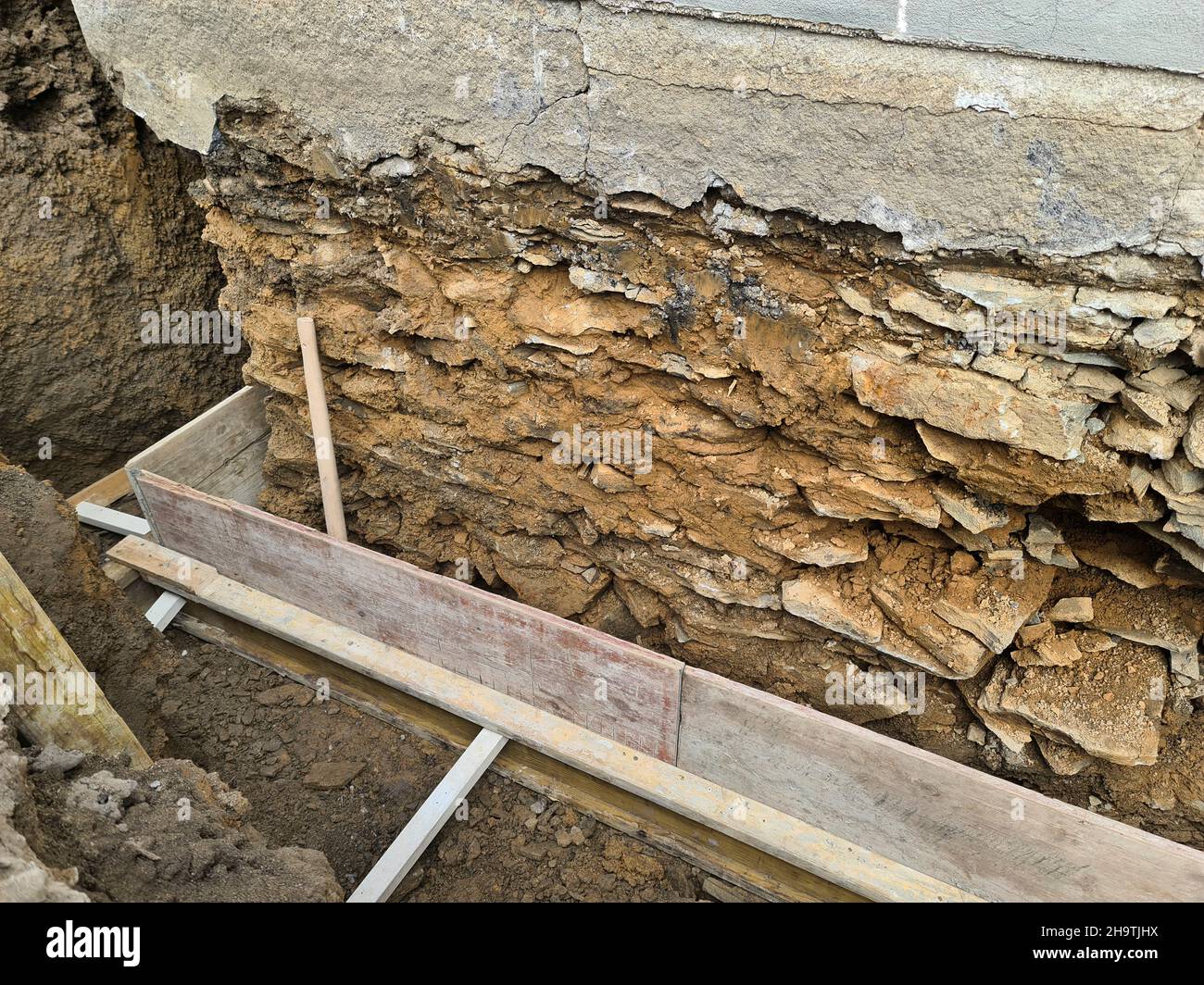 Dégâts d'eau au mur de fondation, Allemagne Banque D'Images