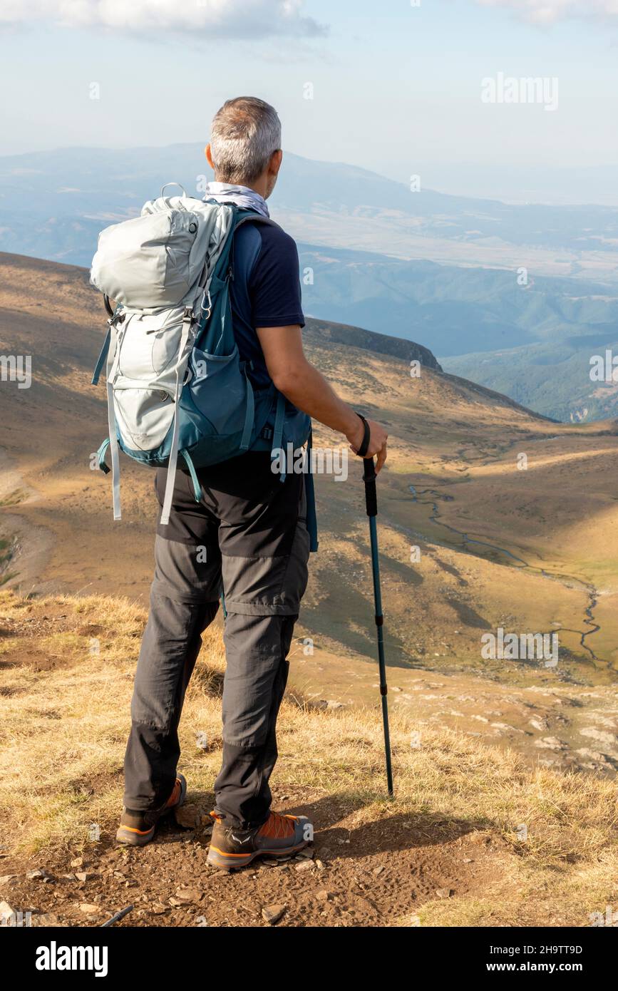 Randonnée, randonneur, Otovitsa Peak, E4 European longue distance Path, Rila Mountain, Bulgarie, Backpack, Balkans, trekking, chemin E4, Europe, Backpacker Banque D'Images