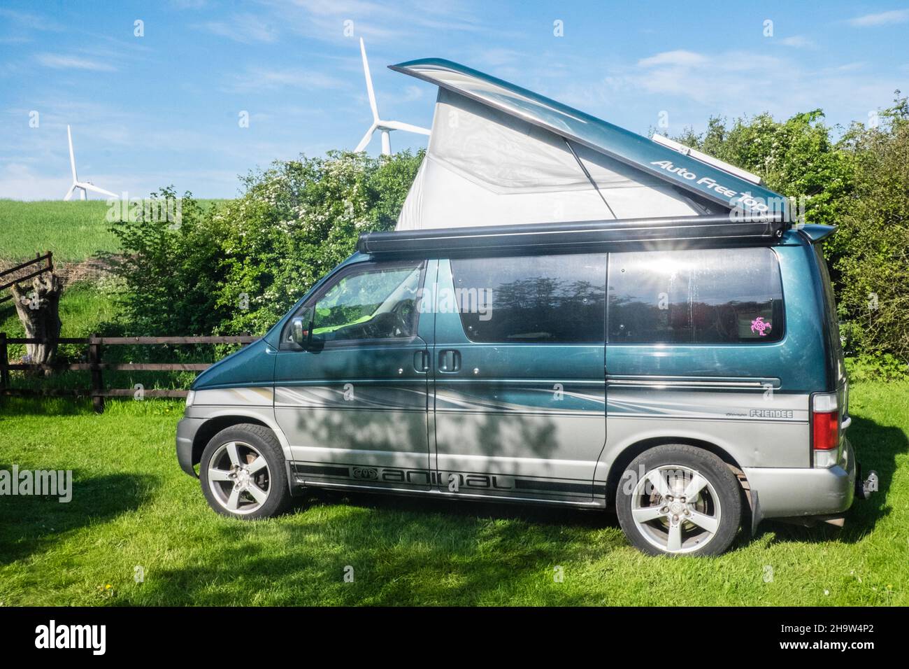 Mazda Bongo Friendee Mazda Bongo camper camping vanlife vie fourgon avec pop up toit pres Durham Comte Durham Nord Nord est Angleterre Anglais Grande Bretagne britannique GB Grande Bretagne Europe eur...