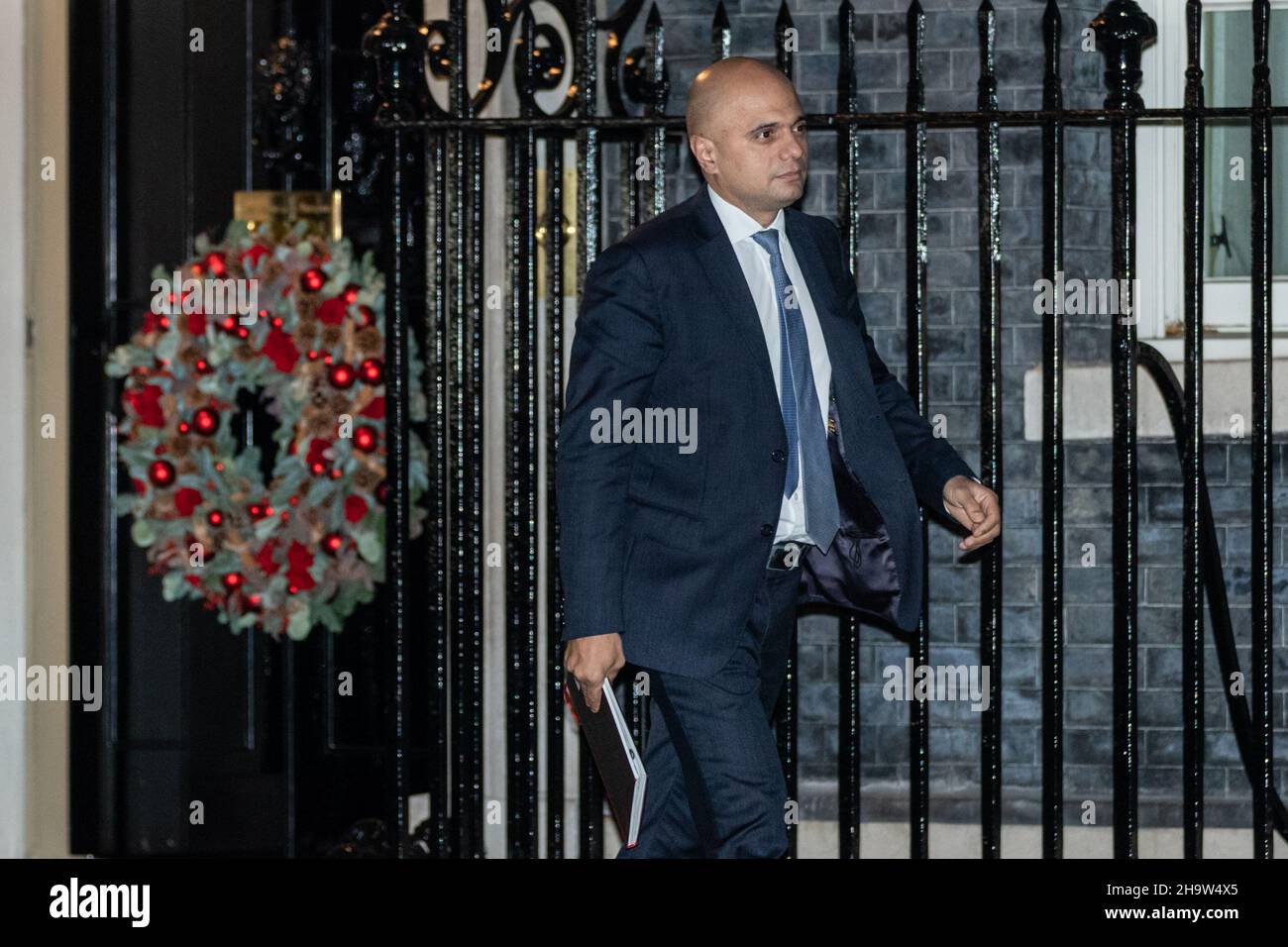 Londres, Royaume-Uni.8th décembre 2021.Sajid Javid, député, secrétaire d'État à la Santé et aux soins sociaux.Les ministres quittent le 10 Downing Street à la suite de réunions, avant la conférence de presse du PM ce soir.Credit: Imagetraceur/Alamy Live News Banque D'Images