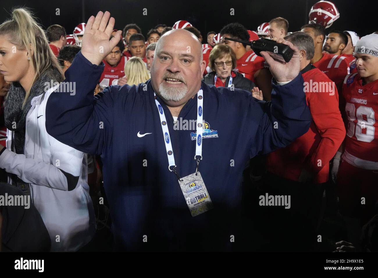 Thom Simmons, commissaire adjoint de la Section Sud de la CIF, réagit lors du championnat de football de la Division I de la CIF-SS entre Mater dei et Servite, Ven Banque D'Images
