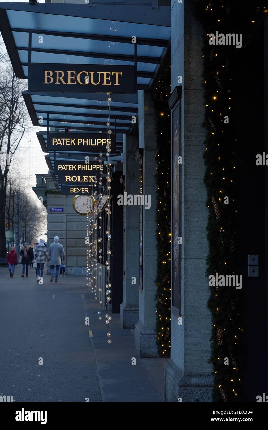 Boutique de montres de luxe Beyer, Breguet, Patek Philippe et Rolex sur Bahnhofstrasse à Zurich, avec décoration de Noël. Banque D'Images