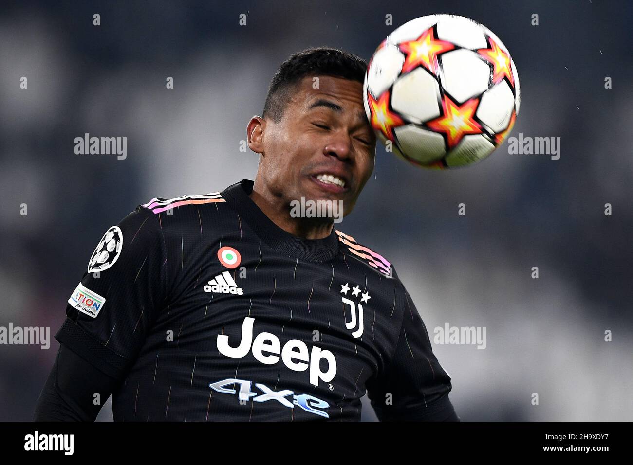 Turin, Italie.08 décembre 2021.Alex Sandro de Juventus FC en action lors du match de football de la Ligue des champions de l'UEFA entre Juventus FC et Malmo FF.Credit: Nicolò Campo/Alay Live News Banque D'Images