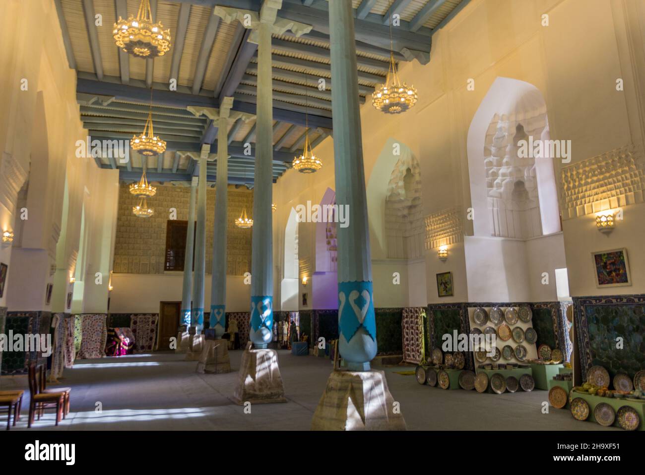 SAMARKAND, OUZBÉKISTAN: 28 AVRIL 2018: Intérieur d'Ulugh Beg Madrasa à Samarkand, Ouzbékistan Banque D'Images