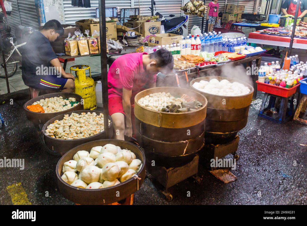 SIBU, MALAISIE - 1 MARS 2018 : stand de boulonnage sur un marché à Sibu, Sarawak, Malaisie Banque D'Images