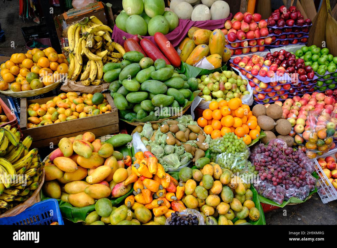 Guatemala Antigua Guatemala - marché de rue, arrêt de fruits Banque D'Images
