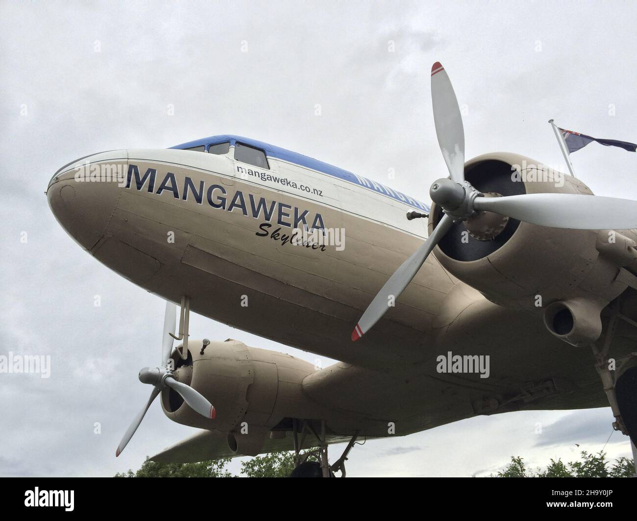 TALPO, NOUVELLE-ZÉLANDE - 27 décembre 2013 : la partie avant de la retraite DC3 est utilisée pour la promotion.Taupo, Nouvelle-Zélande. Banque D'Images