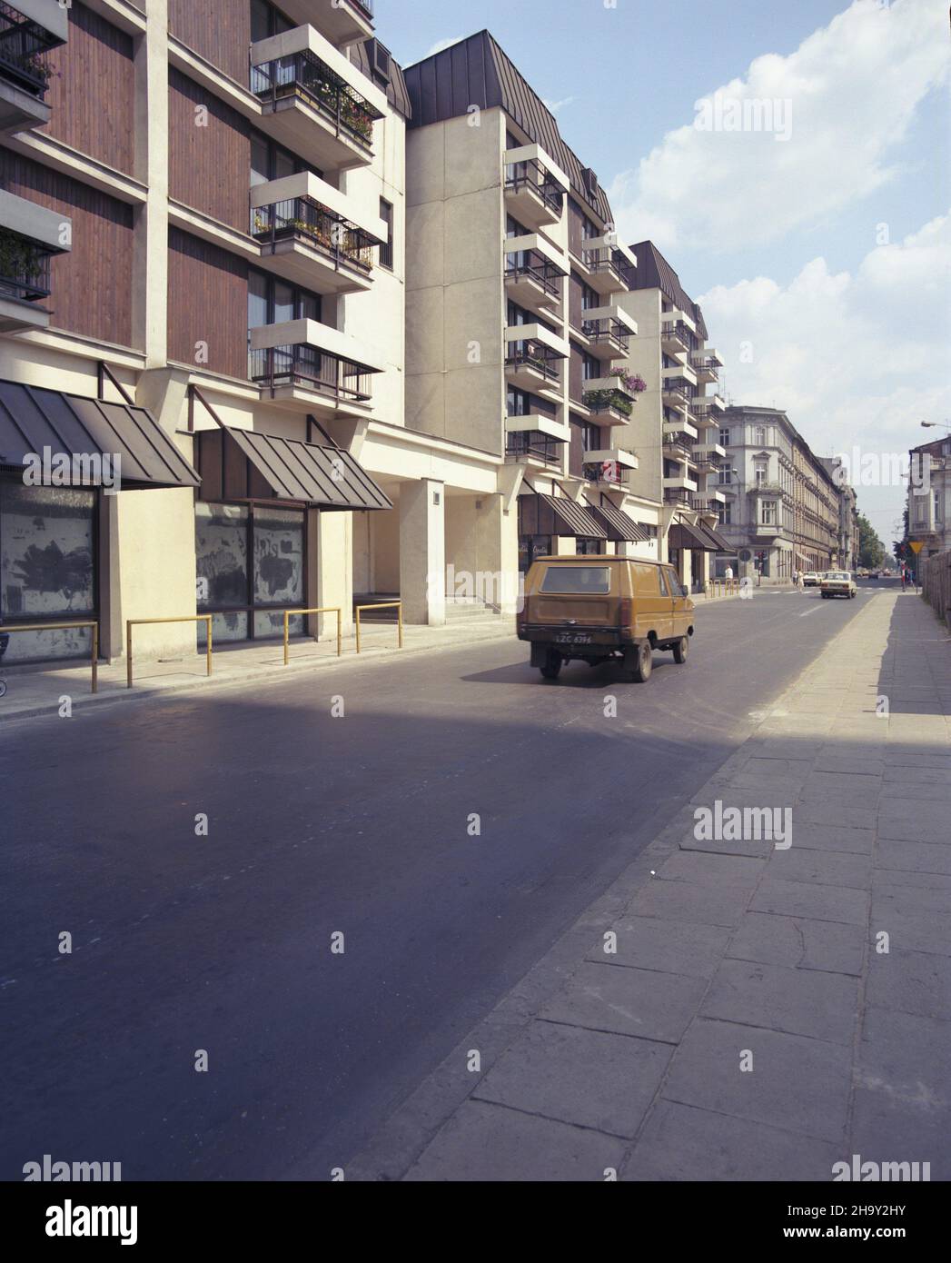 ódŸ 08.1987 £.Bloki Pzy sur Zamenhofa.uu PAP/Tomasz Pra¿mowski Dok³adny dzieñ wydarzenia nieustalony.Lodz août 1987.Blocs d'appartements sur la rue Zamenhofa. uu PAP/Tomasz Prazmowski jour d'événement inconnu Banque D'Images