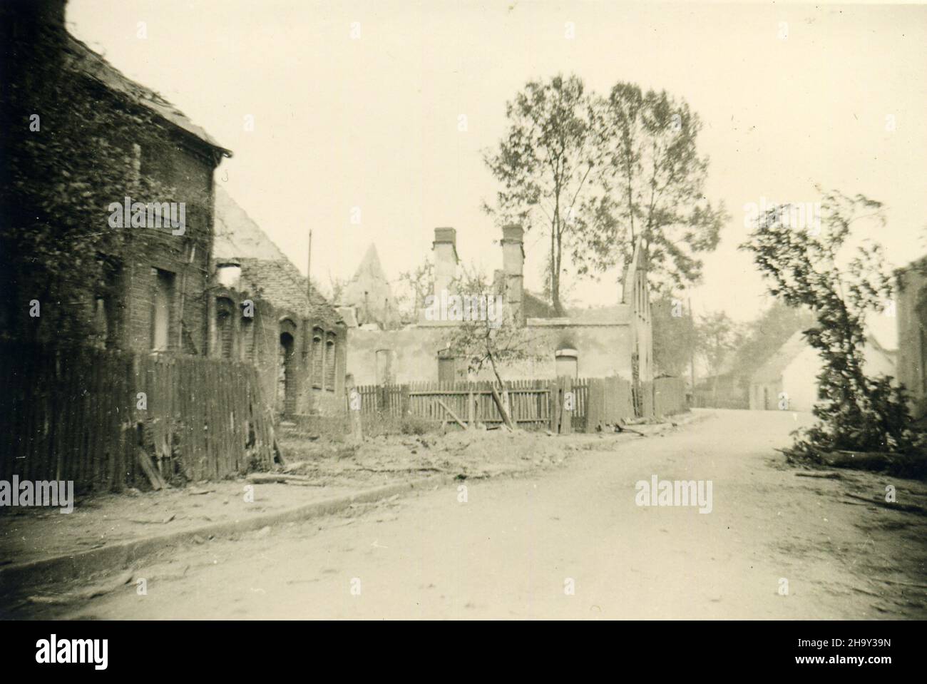 Deuxième Guerre mondiale WW2 des soldats allemands envahissent la Pologne - Tomaszów Lubelski, Pologne 09/22/1939 - ruines Banque D'Images