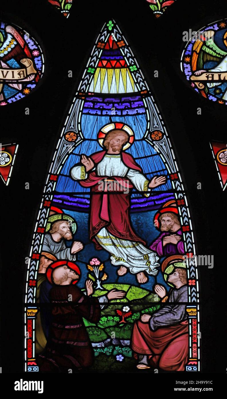 Vitraux de Frederick Preedy représentant l'Ascension du Christ, l'église St Mary's, Old Hunstanton, Norfolk Banque D'Images
