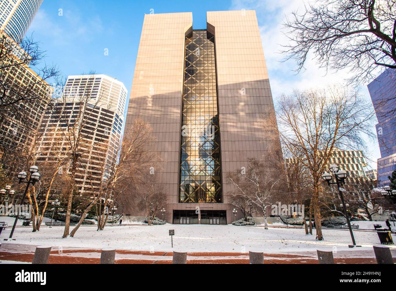 Minneapolis, États-Unis.08th décembre 2021.Un point de vue général du palais de justice du comté de Hennepin lors des arguments d'ouverture du procès de Kim Potter, le 8 décembre 2021, à Minneapolis, Minnesota.Photo de Chris Tuite/imageSPACE/Sipa USA crédit: SIPA USA/Alay Live News Banque D'Images