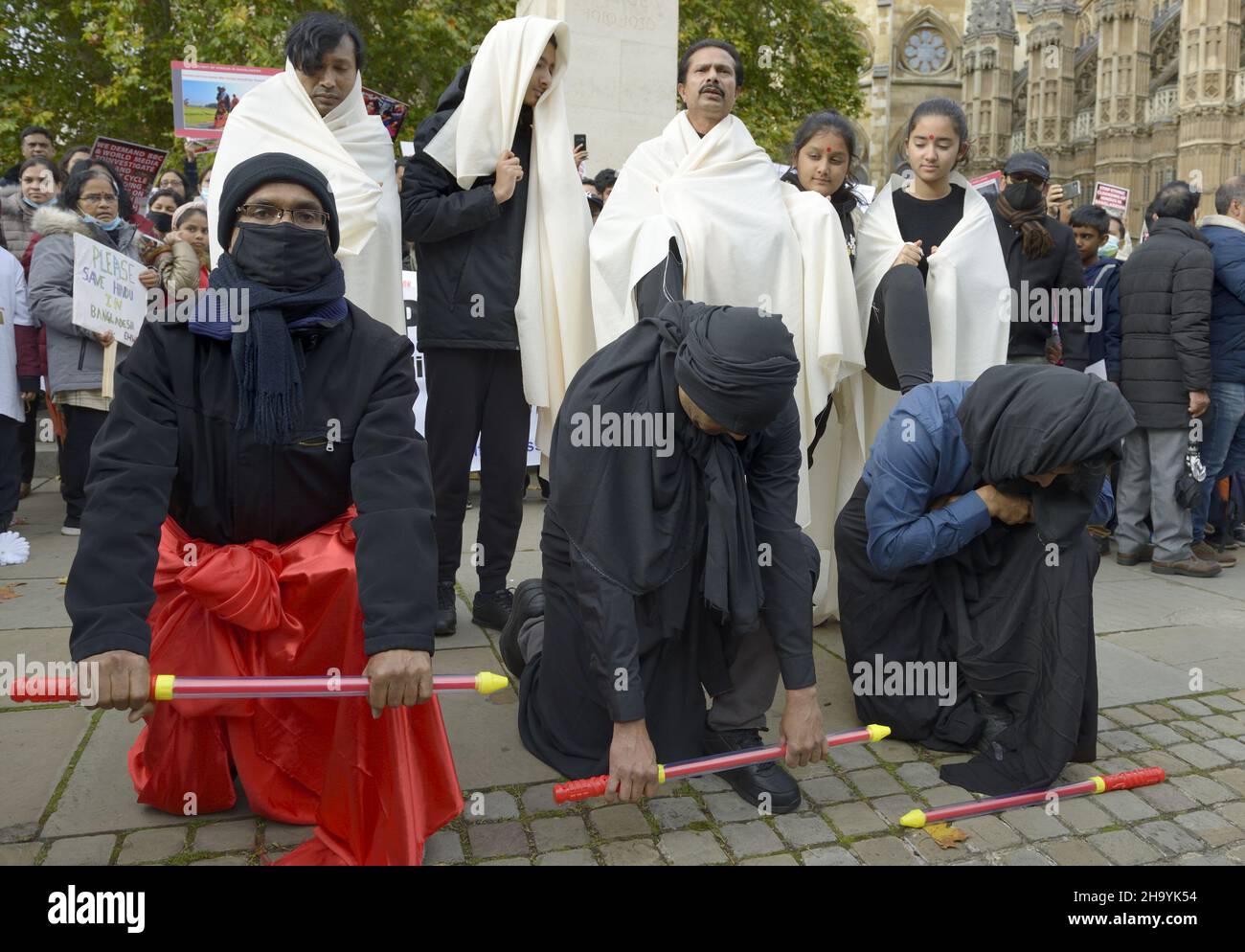 Londres, Royaume-Uni.27th octobre 2021.Bangladesh Hindu Association proteste à Westminster au sujet du traitement des hindous et d'autres minorités au Bangladesh. Banque D'Images