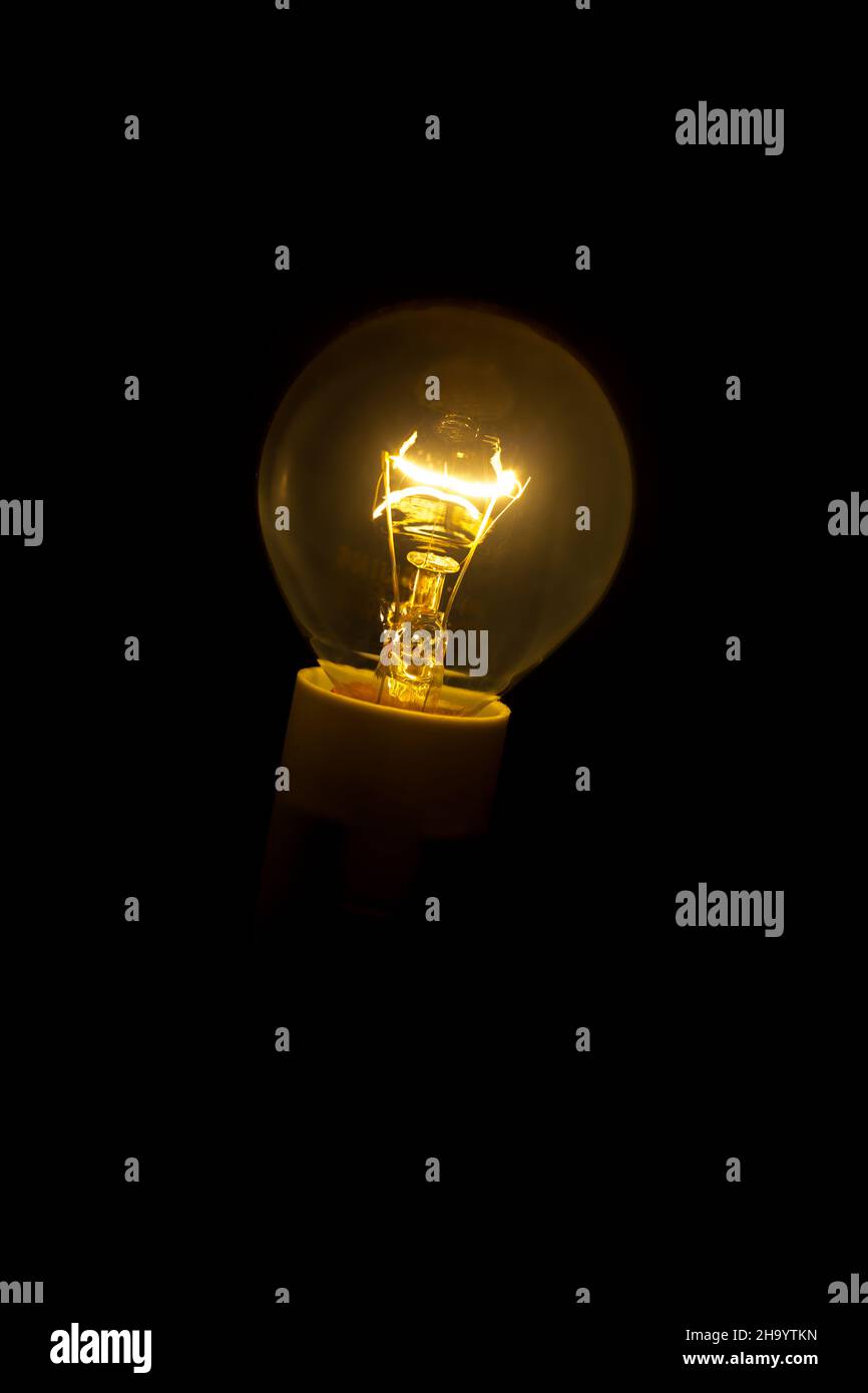 Ampoule à incandescence allumée, pour plus de lumière et de chaleur Banque D'Images