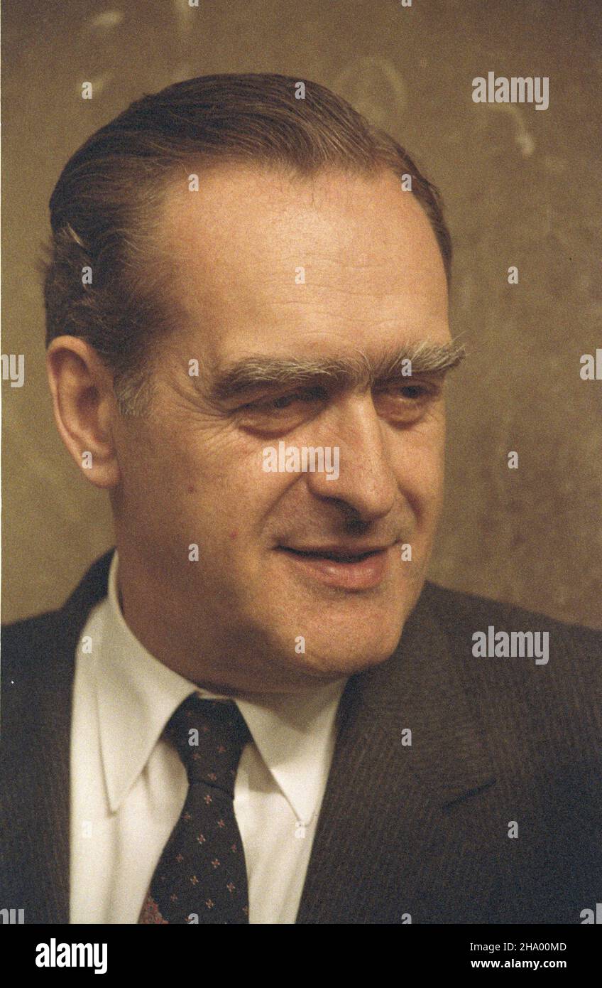 Varsovie 05.1987.Ministre nauki i szkolnictwa wy¿szego W rz¹dach: Wojciecha Jaruzelskiego i Zbigniewa Messfera - Benon Miœkiewicz. ka PAP/Jan Morek Dok³adny dzieñ wydarzenia nieustalony.Varsovie, mai 1987.Benon Miskiewicz, ministre de la Science et de l'enseignement supérieur dans les gouvernements Wojciech Jaruzelski et Zbigniew Messner. ka PAP/Jan Morek Event Day unknown Banque D'Images