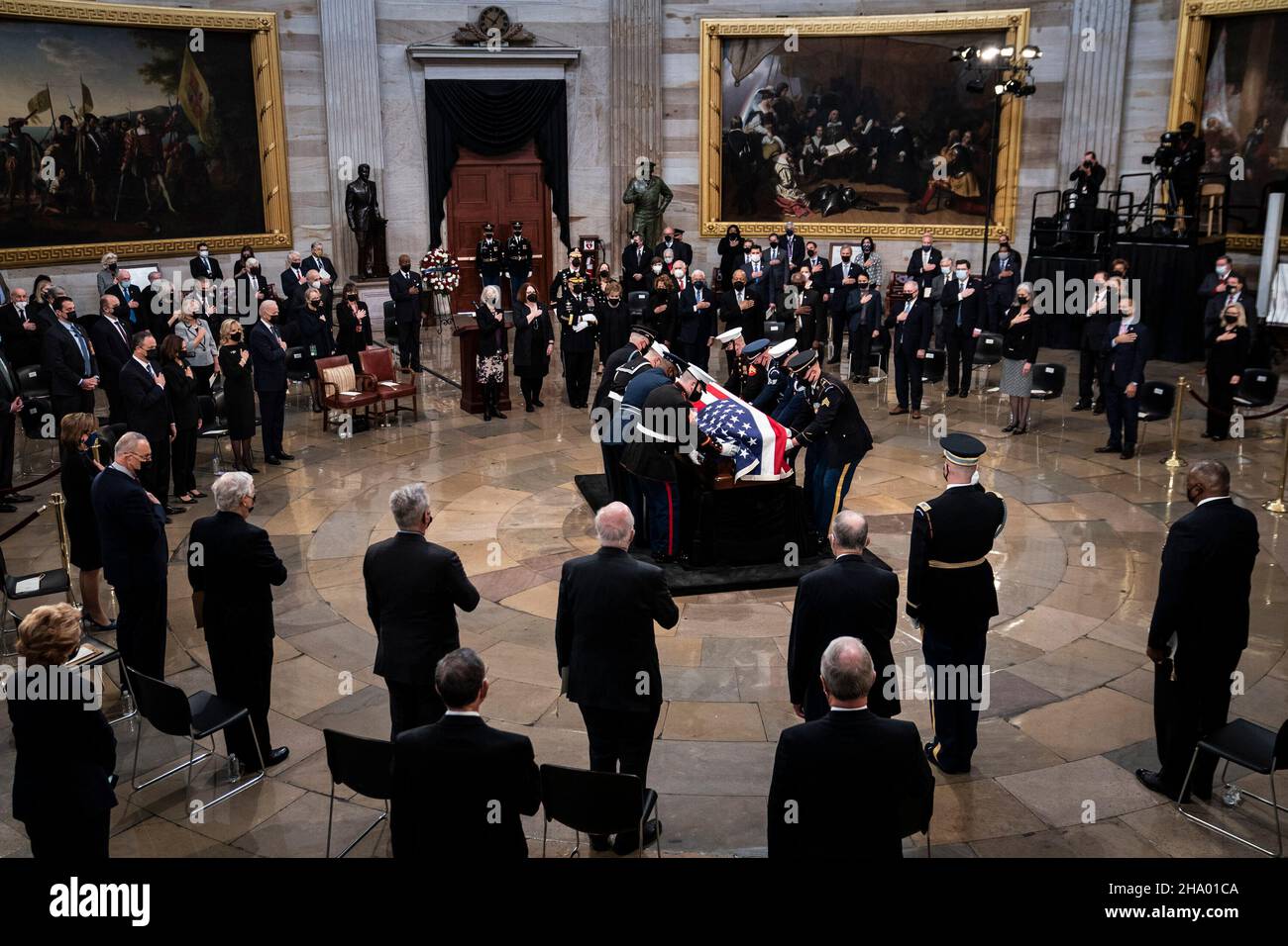 Washington, DC.09th décembre 2021.Le rôle de l'ancien sénateur américain Bob Dole (républicain du Kansas) arrive à la rotonde du bâtiment du Capitole des États-Unis, où il sera dans l'État, à Capitol Hill le jeudi 09 décembre 2021 à Washington.Crédit: Jabin Botsford/Pool via CNP/dpa/Alay Live News Banque D'Images